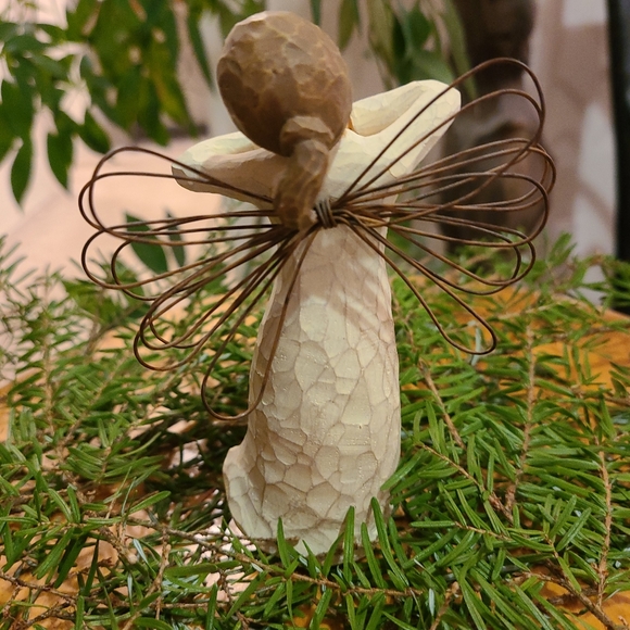 Willow Tree Angel of Happiness 5 & 1/4" - Picture 4 of 6